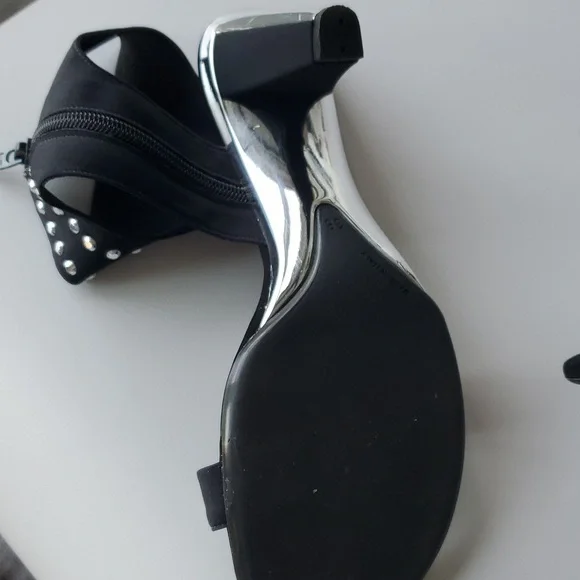 Onex studded black sandal. - Picture 5 of 7